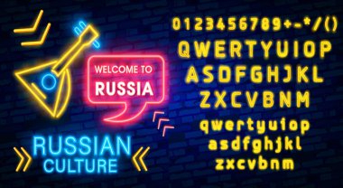 Rusya'ya seyahat. Rusya hoş geldiniz. tasarım şablonu, neon stil logosu, parlak gece tabela, hafif banne. Geleneksel Rus müzik aleti balalayka.