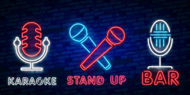 Karaoke neon belirtileri ayarlayın. Hafif bir logo, bir sembol, bir ışık afiş oluşur. Reklam parlak gece karaoke bar, parti, disko bar, gece kulübü. Canlı müzik.
