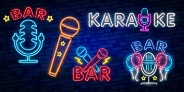 Karaoke neon belirtileri ayarlayın. Hafif bir logo, bir sembol, bir ışık afiş oluşur. Reklam parlak gece karaoke bar, parti, disko bar, gece kulübü. Canlı müzik.