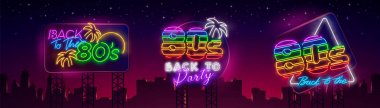 Neon 80'in koleksiyon neon işaretleri reklam panolarında. 80'lerin tasarım şablonu konseptine geri dönelim. Neon afiş arka plan tasarımı, gece sembolü, modern trend tasarımı. Vectro İllüstrasyon