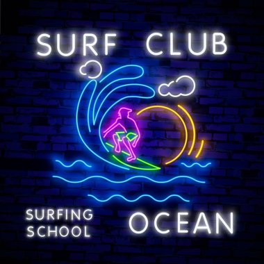 Neon Style Sörf Posteri. Surf Club veya Shop için Parlayan İşaret. Brick Wall Arka Plan Üzerinde Surfboards Elektrik Simgeler. Ekstrem spor, aktivite ve eğlence tasarımı. Gece neon işareti, renkli billboard