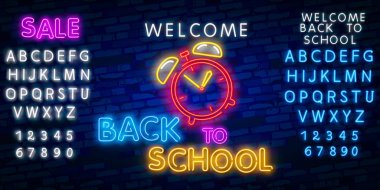 Okula hoş geldin kartı tasarım şablonu neon vektörü. Modern trend tasarımı, okul yılının ilk ışıkları. Tebrik kartı, davetiye posteri için okula dönüyorum. Vektör