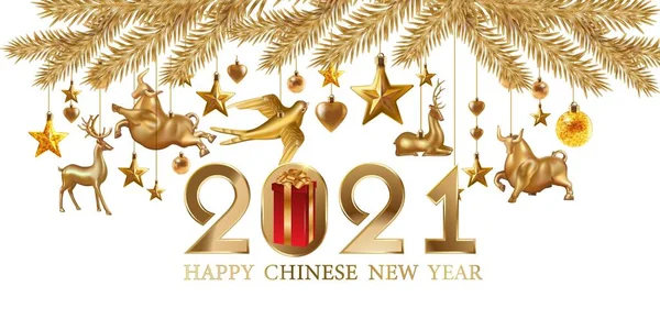 2021 altın kart. Noel vekil kartı asılı altın renkli parlayan Noel oyuncakları, siyah arka planda hediye kutuları