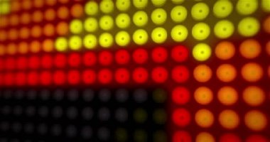 Led ampuller ile inşa büyük ışıklı ok işareti. Neon sarı ok sembolü kesintisiz ve loopable animasyon.