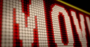 Bilim kurgu film gece retro Intro Işıklı harfler büyük neon ile büyük piksel görüntüler. Ampuller ekranda parlak ışık metin animasyon. Eğlence olay reklam afişi.