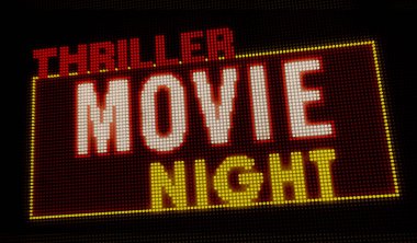 Korku film gecesi Retro Intro büyük neon ışıklı harfler ile büyük piksel görüntüleme. Parlak ışık metin ampuller ekranda. Eğlence olay afiş 3d çizim reklam.