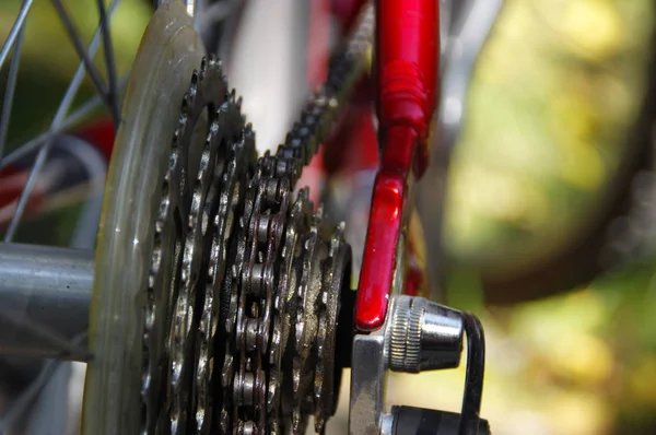 自行车变速器在特写视图中 自行车链和齿轮细节 — 图库照片