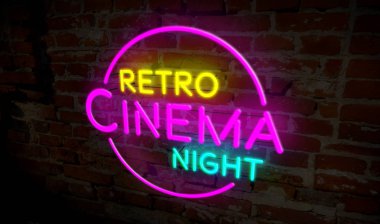 Retro sinema gece neon animasyon Intro. 3D uçuş tuğla duvar arka plan üzerinde elektrik yazı üzerine. Eğlence olay reklam.