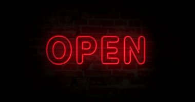 Tuğla duvar arka plan açık 24h neon işaret ışığı. İlmekledi kavramı animasyon parlayan büyük Işıklı reklam. Retro tarzı.