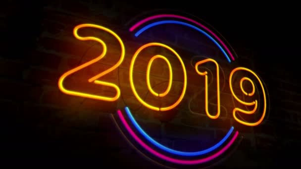 Yıl 2020 Tuğla Duvar Arka Planında Neon Işığı Parlayan Büyük — Stok video