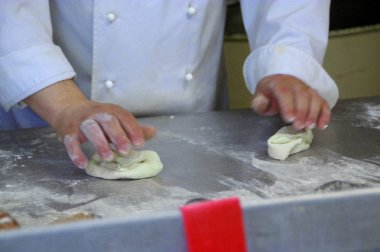 Baker pasta hazırlar