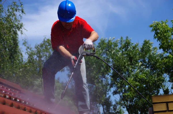 House roof cleaning with pressure tool