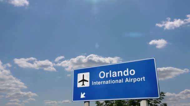 Avión Reacción Aterrizando Orlando Florida Llegada Ciudad Con Señal Dirección — Vídeo de stock