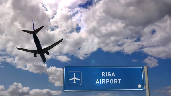 Flugzeug landet in Riga mit Hinweisschild — Stockfoto