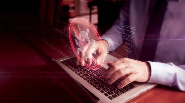 Hombre escribiendo en el teclado con holograma antivirus —  Fotos de Stock