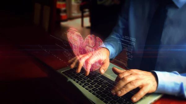 Homem digitando no teclado com o holograma do símbolo do coração — Fotografia de Stock