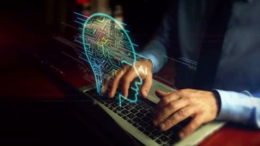 Klavye üzerinden yapay zeka hologram ekran ile dizüstü bilgisayarda yazma adam. Sibernetik beyin, bilim, derin öğrenme ve siber zihin kavramı. El kamera sallamak.