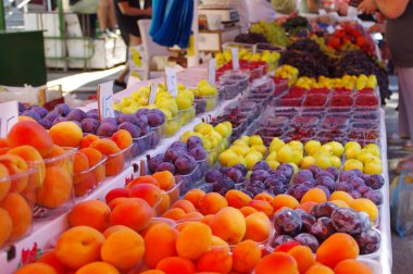 Belediye meyve ve sebze pazarı