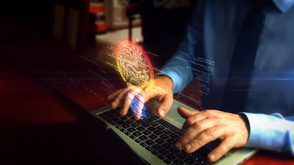 Homem digitando no teclado com holograma símbolo da lâmpada — Fotografia de Stock