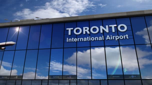 カナダのトロントに着陸するジェット機の3Dレンダリングアニメーション ガラス空港ターミナルと飛行機の反射と都市に到着 ビジネス 交通の概念 — ストック動画