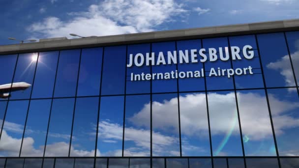 南アフリカのヨハネスブルグに着陸するジェット機 Rsa 3Dレンダリングアニメーション ガラス空港ターミナルと飛行機の反射と都市に到着 ビジネス — ストック動画