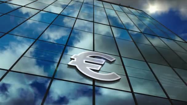 Euro Symbool Munt Glazen Wolkenkrabber Tijd Vervalt Hemel Zonnestralen Weerspiegeld — Stockvideo