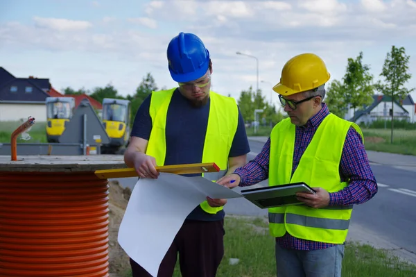 Teamwork Planning Implementation Engineer Worker Helmets Construction Site Business Metaphor — Stock Photo, Image