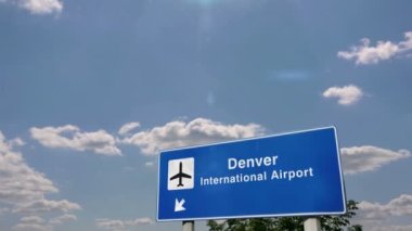 Jet uçağı Denver, Colorado, ABD 'ye iniyor. Havaalanı istikameti işaretli şehir gelişi. Seyahat, iş, turizm ve ulaşım konsepti. 3B canlandırma canlandırması.