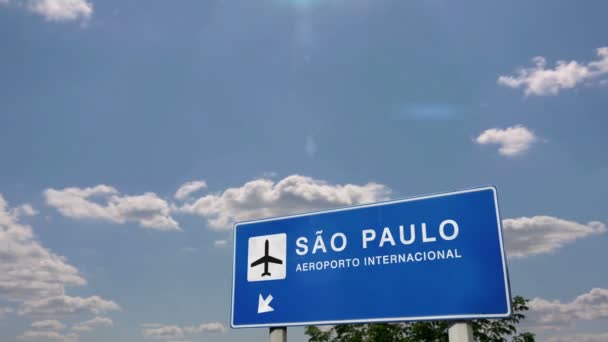 Avião Jato Pousando São Paulo Brasil Chegada Cidade Com Sinal — Vídeo de Stock