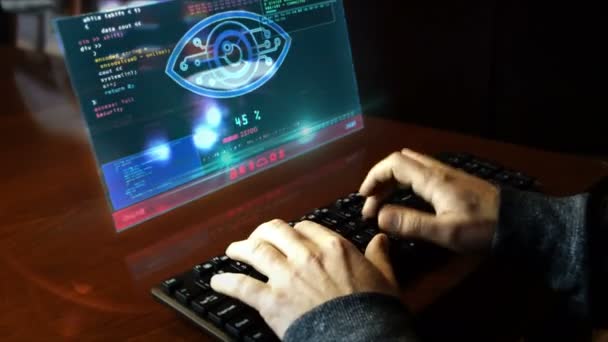 Bilgisayar Korsanı Klavyede Hologram Ekranında Siber Gözle Yazı Yazıyor Hackleme — Stok video
