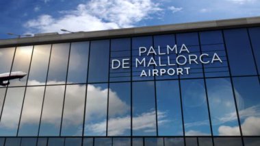 Palma de Mallorca, Balear İspanya 'ya iniş yapan bir jet uçağı 3 boyutlu animasyonu canlandırıyor. Cam havaalanı terminali ve uçak yansıması olan şehre varış. Seyahat, turizm ve ulaşım kavramı.