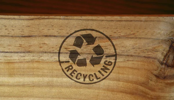 Timbre Recyclage Imprimé Sur Une Boîte Bois Symbole Recyclage Flèches — Photo