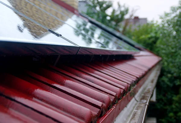 Paneles Solares Húmedos Teja Casa Energía Fotovoltaica Lluvia — Foto de Stock