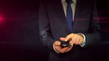 5G mobil telekomünikasyon, iletişim teknolojisi, kablosuz internet ve telefon ağı kavramı. İş adamı elindeki holograma dokunuyor. Fütürist ışık sembolü soyut 3D oluşturma.