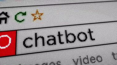 Chatbot yapay zekası çevrimiçi metin yazımı tarayıcı ekranında. Monitör piksel görünümü olan internet aranıyor.