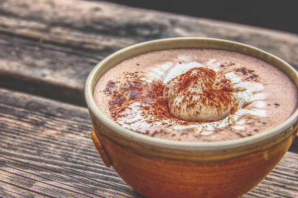 Tasse Heiße Schokolade Auf Einer Alten Holzplanke — Stockfoto