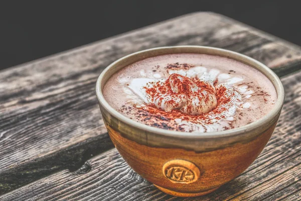 Tasse Heiße Schokolade Auf Einer Alten Holzplanke — Stockfoto