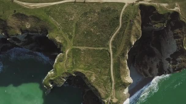 Drone Aerial footage of a sea coast with waves hitting the beach. Etretat, dEtretat — Stock Video