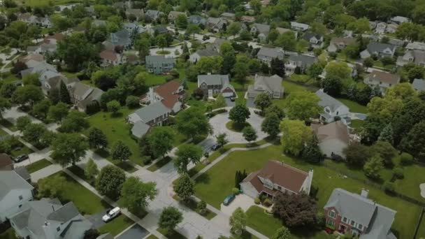 Aerial view of a suburban neighborhood. move drone panorame — Stock Video