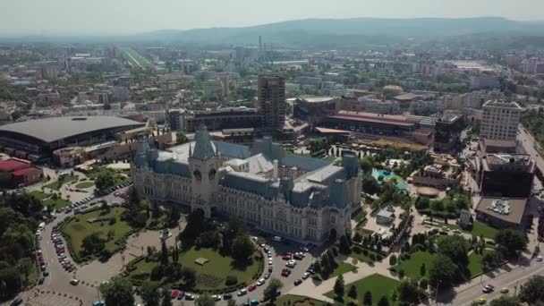 Antenn skott i Palace of Culture i Iaşi, Romania-palatset och staden Visa — Stockvideo