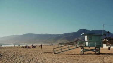 Cankurtaran ev siluet güneşli gün Santa Monica Beach, Los Angeles