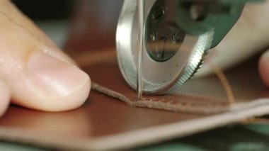Asıl dikiş dikiş makinesi yapmak için kullanma ayakkabı yan görünüm yapar. Üstten görünüm