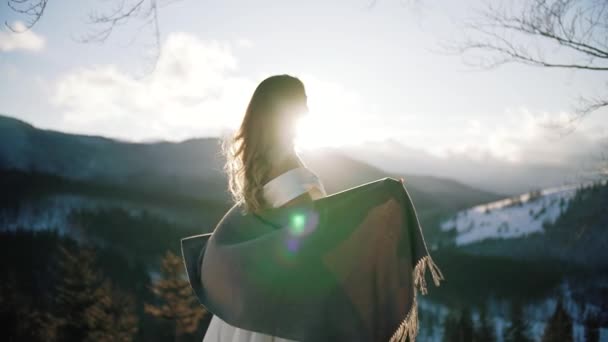 Newlyweds. Lovely young The bride in a white dress, covered with a large scarf, on top of the mountain, Winter, mountains Wedding couple. Happy family. Slow motion. — Stock Video