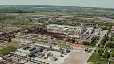 Havadan geniş görüşlü petrol rafinerisi veya kimya fabrikası. Sanayi bölgesi V2