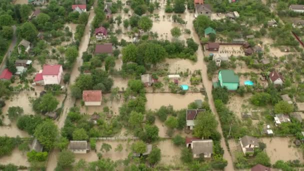 Veduta aerea drone. Raffigurazione di frana allagamento. Adatto per mostrare la devastazione causata dopo massicce calamità naturali, Vista dall'alto — Video Stock