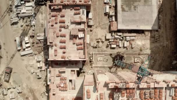 Αεροφωτογραφία Κτιρίου Κατασκευής στην πόλη. Άνω όψη — Αρχείο Βίντεο