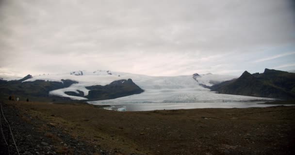 Största Glacierl Island. Drönaren flyger till glaciären. Begreppet global uppvärmning — Stockvideo