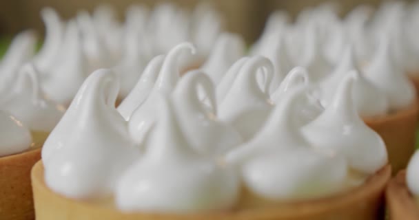 Ready sponge tartlets with cream. The camera moves, Close-up. — Stock Footage Ready sponge tartlets with cream. The camera moves, Close-up. Stock Video