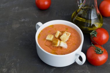 Geleneksel soğuk gazpacho çorbası. İspanyolca, Akdeniz mutfağı