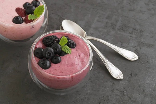 Berry Iogurte Natural Uma Tigela Vidro — Fotografia de Stock